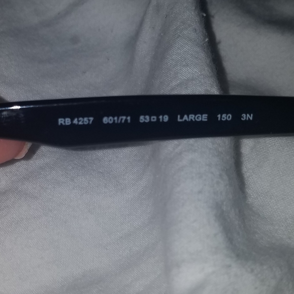 Ray-Ban sunglasses w/ Ray-Ban case - Picture 3 of 5